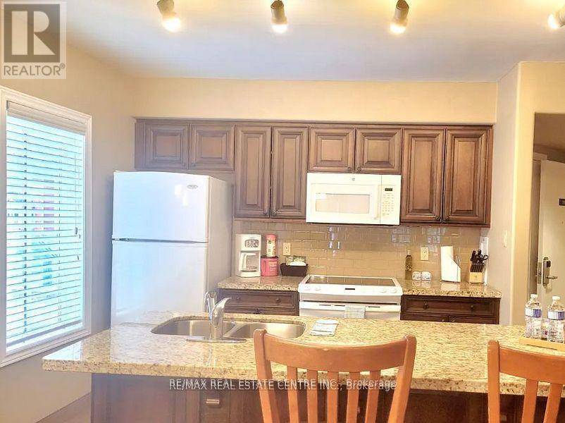 Oro-medonte (horseshoe Valley), ON L0L2L0,90 Highland DR #2200