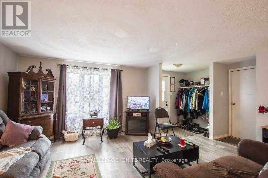 Barrie (grove East), ON L4M5T8,170 Hickling TRL #Room#3U