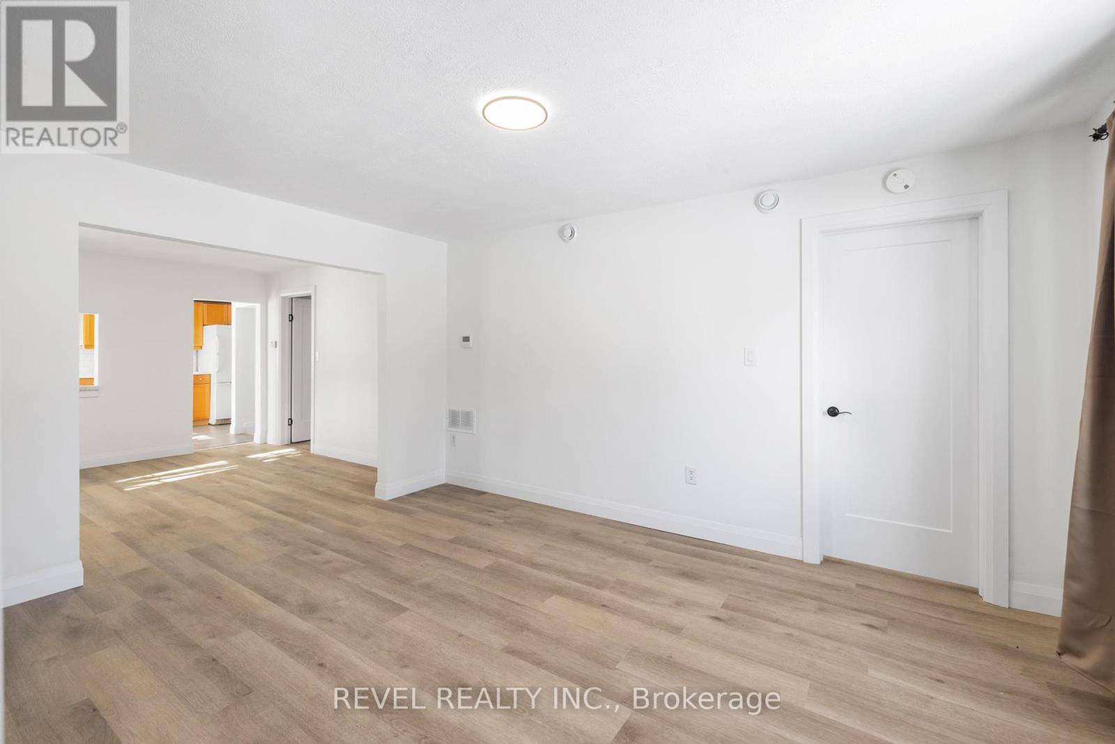 Barrie (codrington), ON L4M4J9,46 Nelson ST #Main