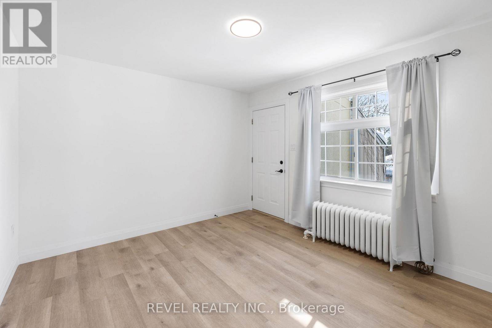 Barrie (codrington), ON L4M4J9,46 Nelson ST #202