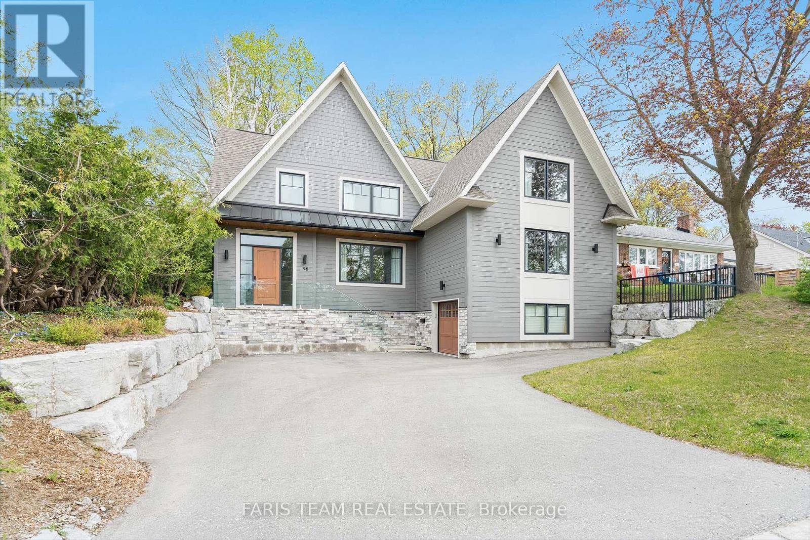 Barrie (north Shore), ON L4M1E2,98 SHANTY BAY ROAD