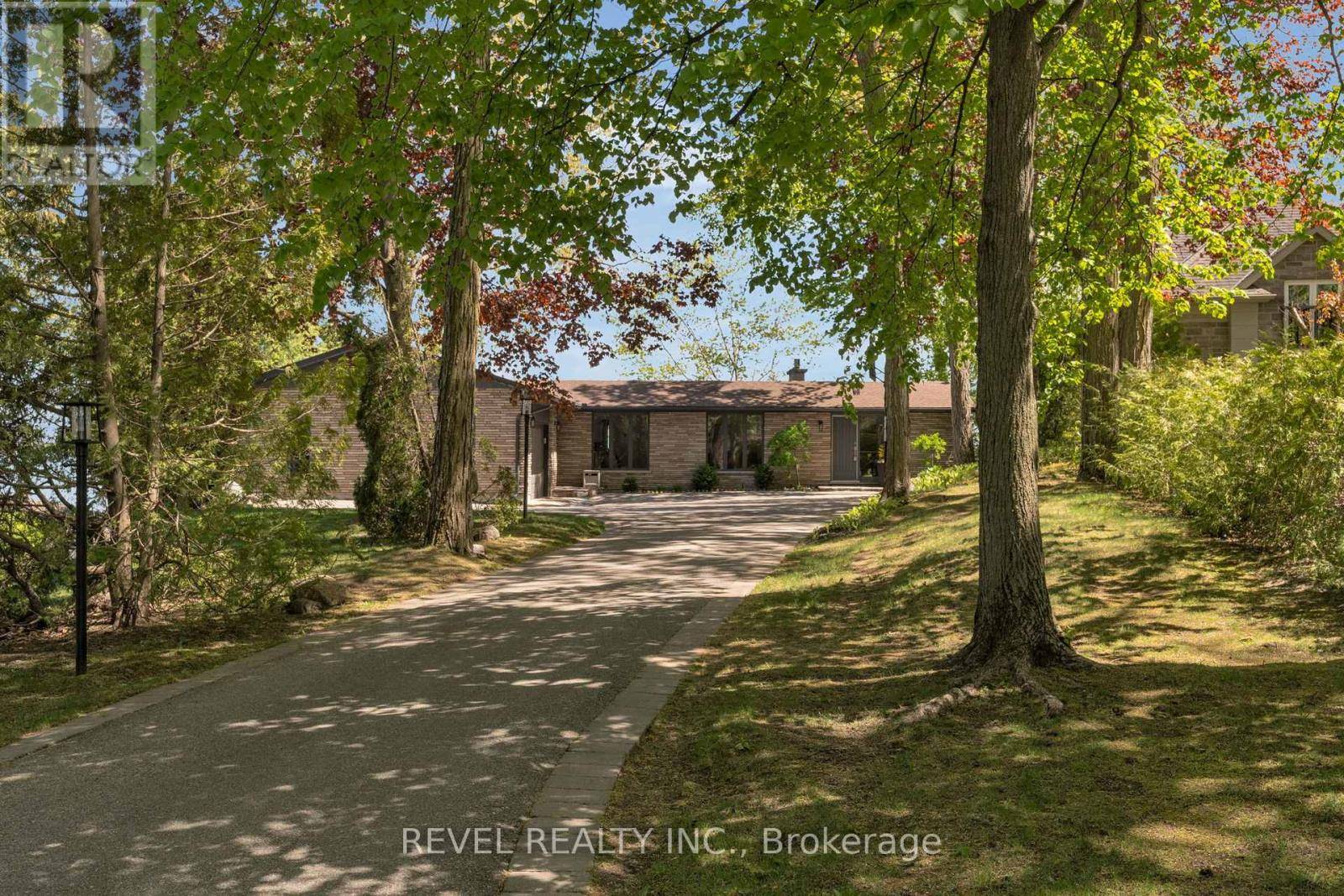 Orillia, ON L3V3X4,416 BAY STREET