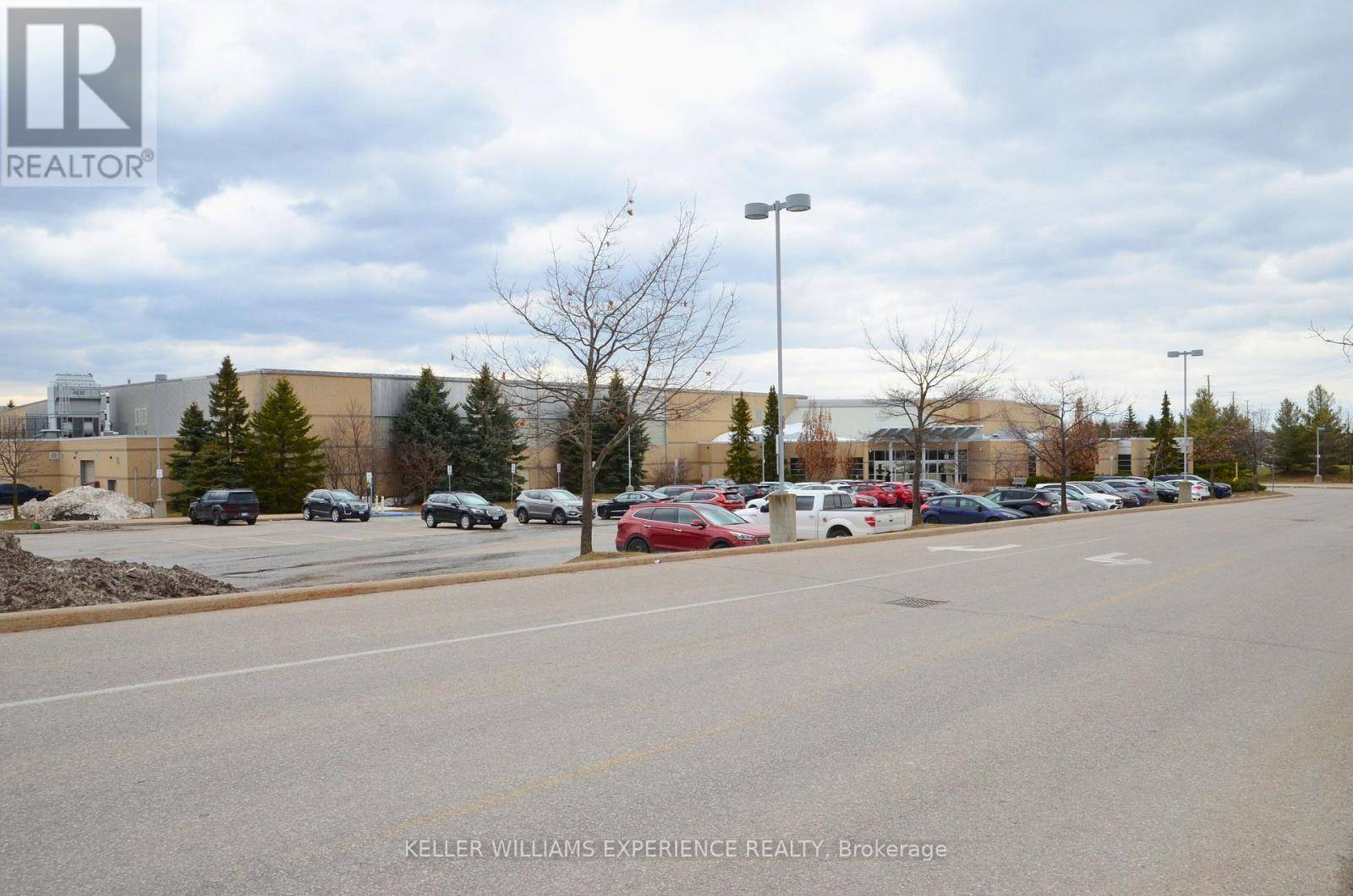 Barrie (east Bayfield), ON L4M6X9,201 STANLEY STREET