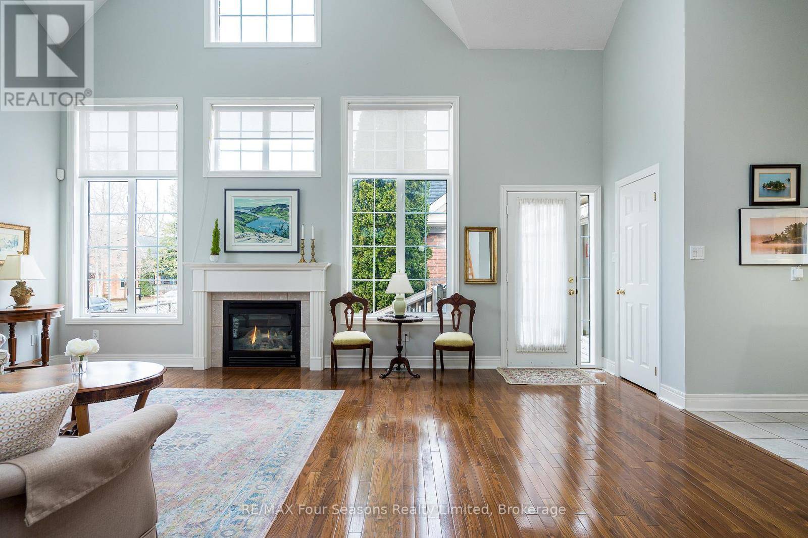 Collingwood, ON L9Y4M4,145 ONTARIO STREET