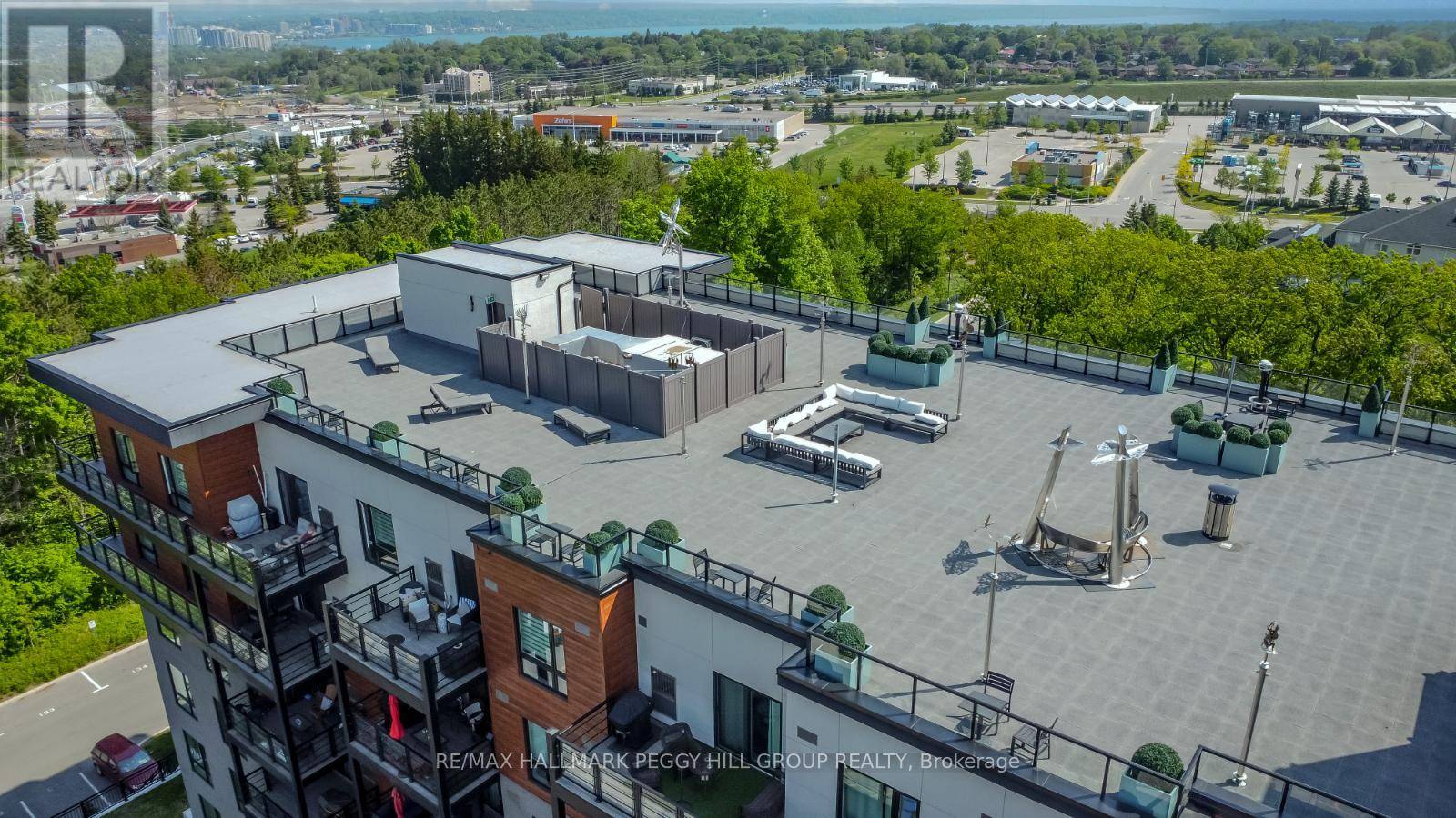 Barrie (0 West), ON L9J0H3,302 Essa RD #309