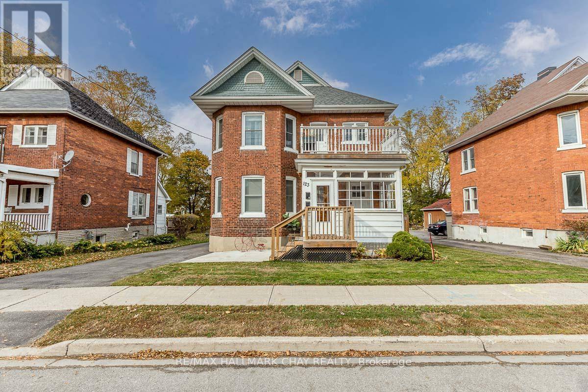 Barrie (allandale), ON L4N2R7,123 Burton AVE #UNIT #2