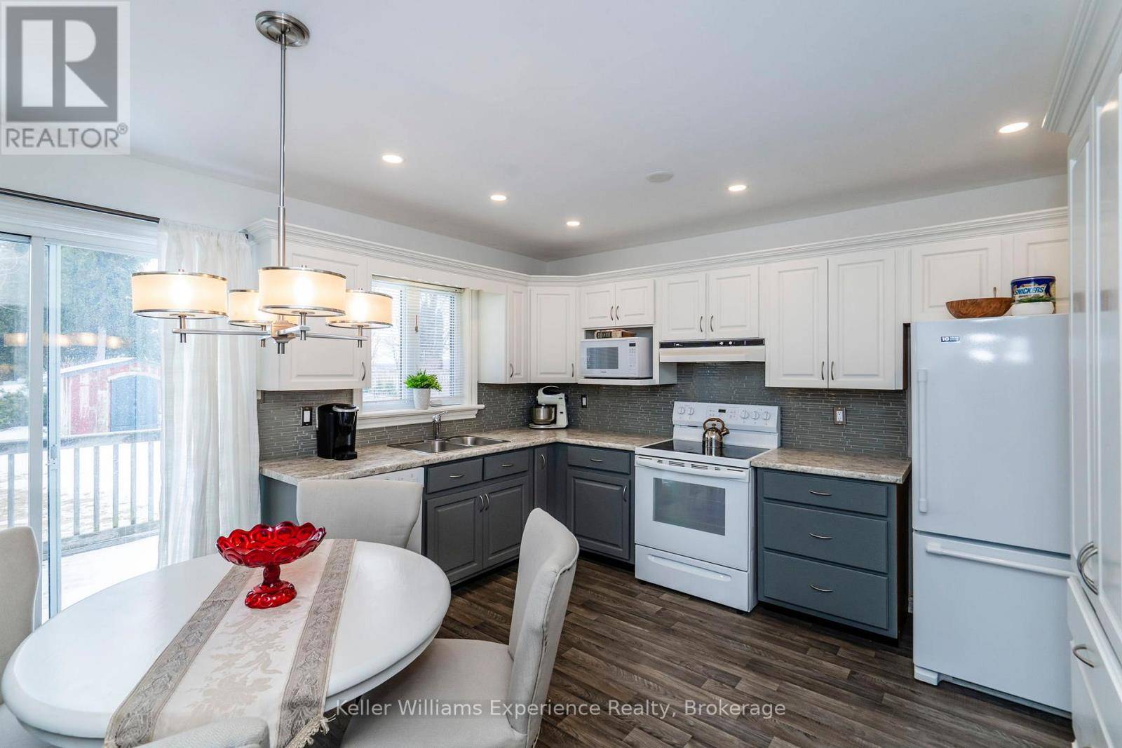 Springwater (elmvale), ON L0L1P0,18 ARCHER CRESCENT