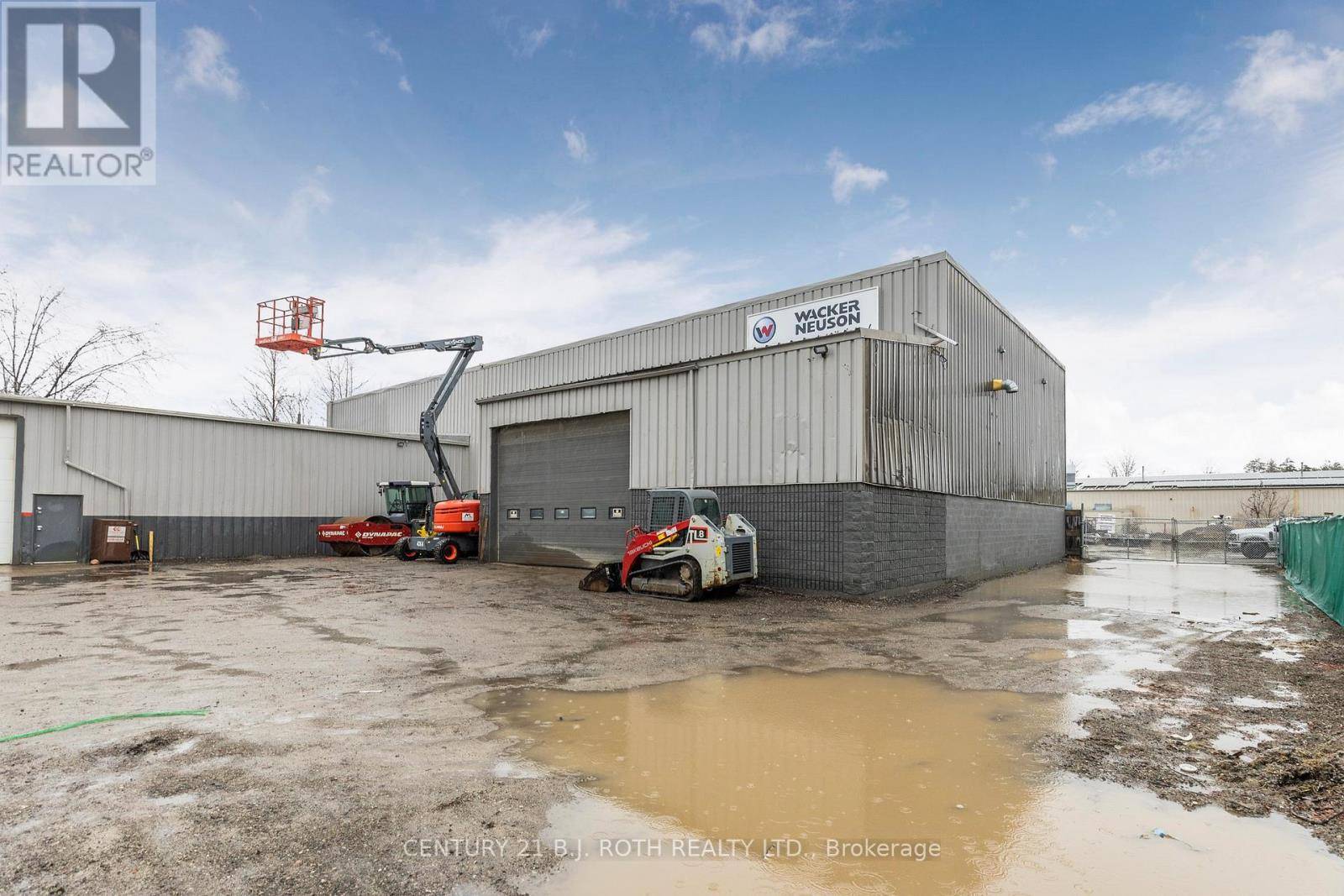 Barrie (0 North), ON L4N9V3,9 FERNDALE DRIVE N