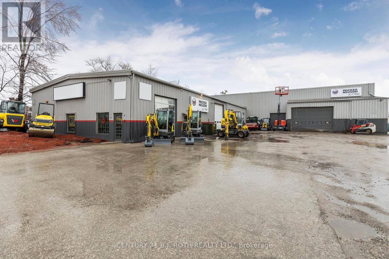 Barrie (0 North), ON L4N9V3,9 FERNDALE DRIVE N