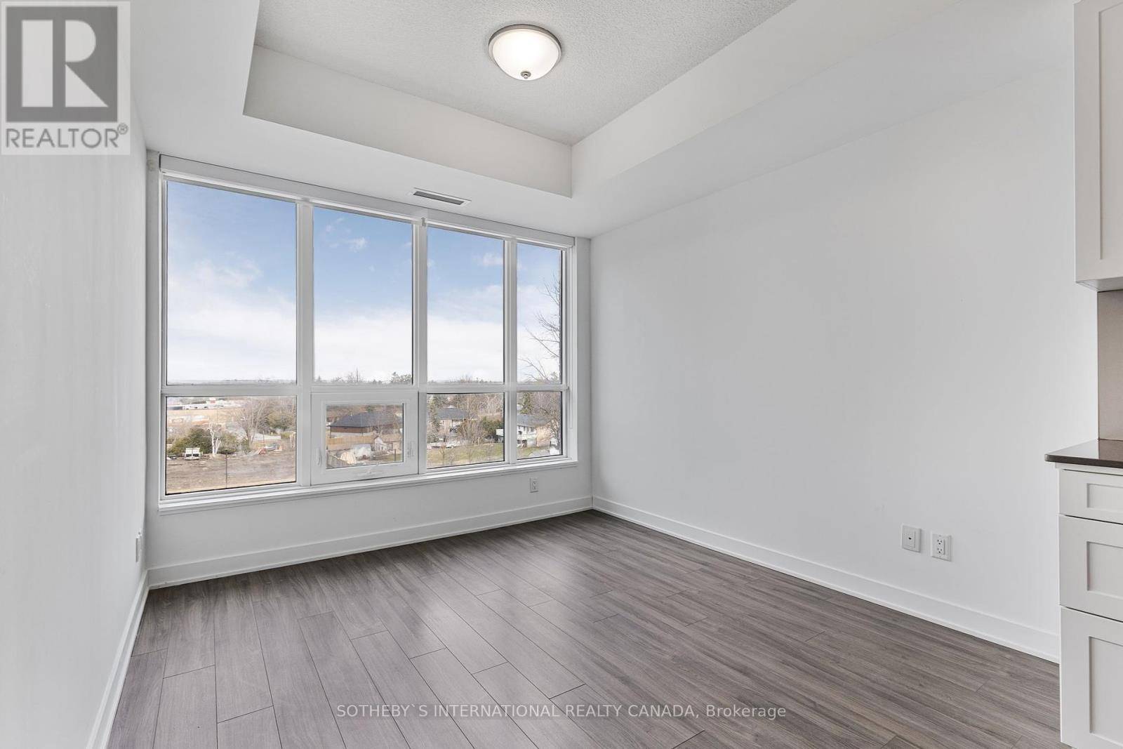 Barrie (painswick South), ON L9J0K1,681 Yonge ST #403