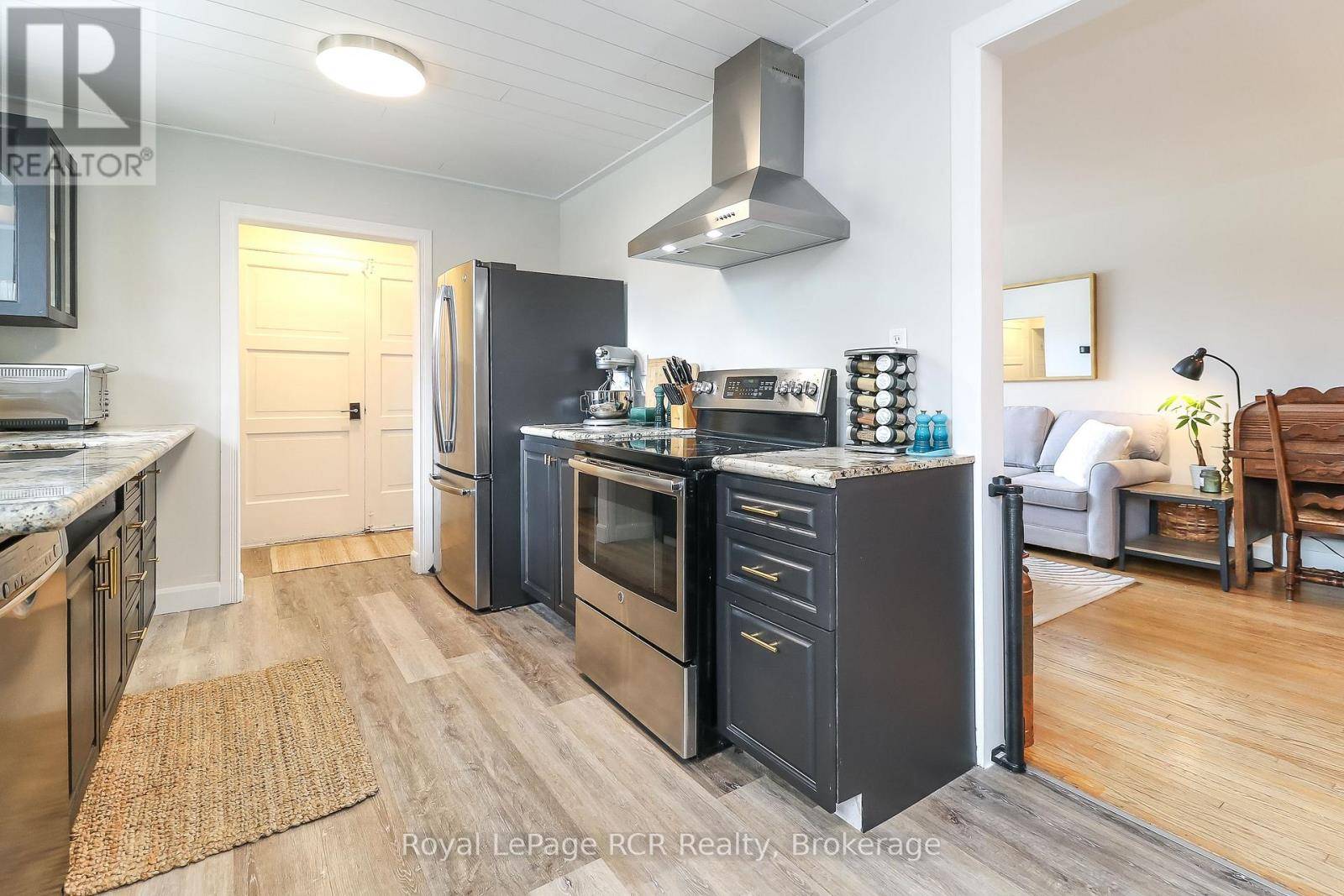 Collingwood, ON L9Y2B5,428 SEVENTH STREET