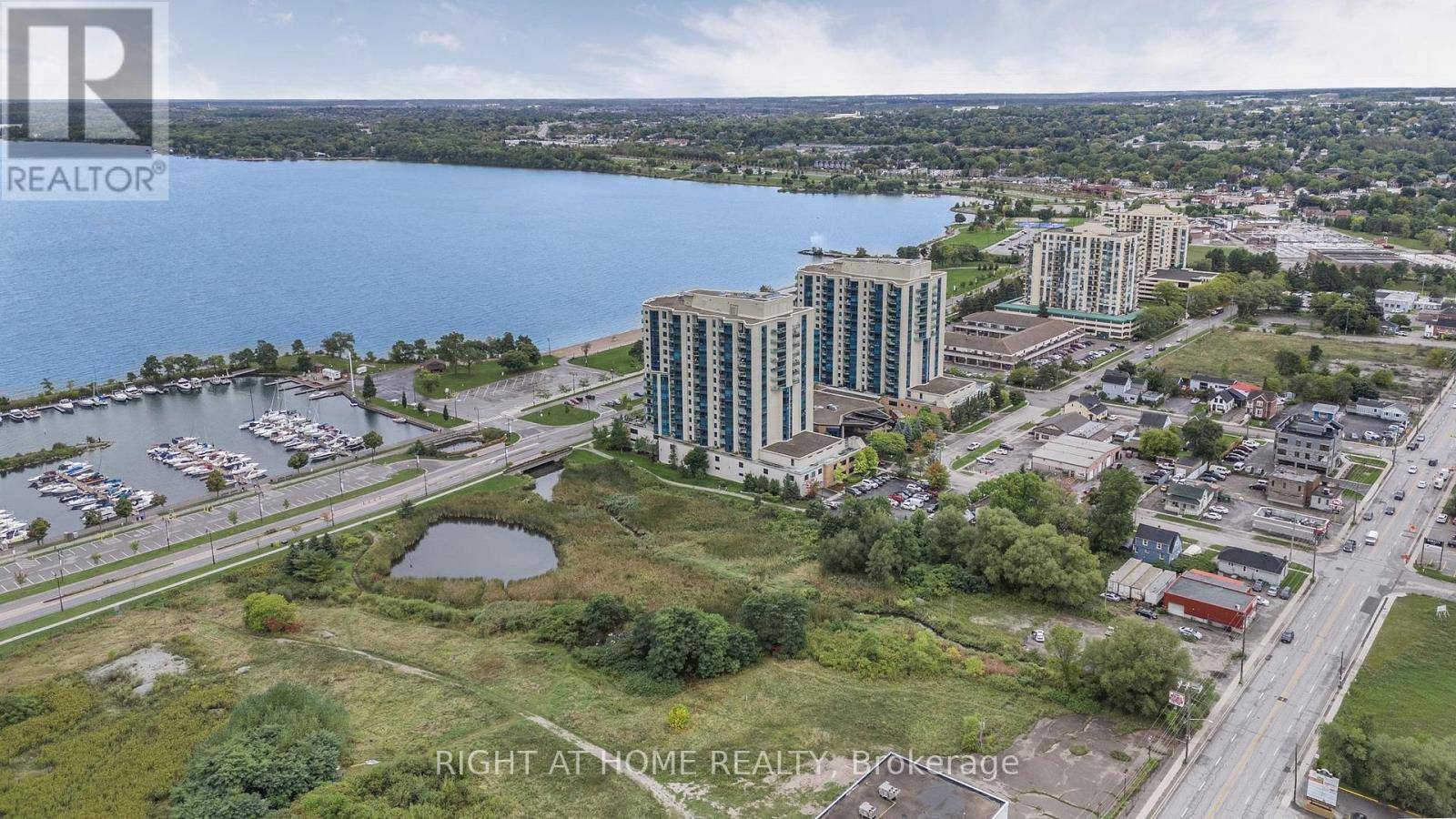 Barrie (lakeshore), ON L4N9R2,2 Toronto ST #401