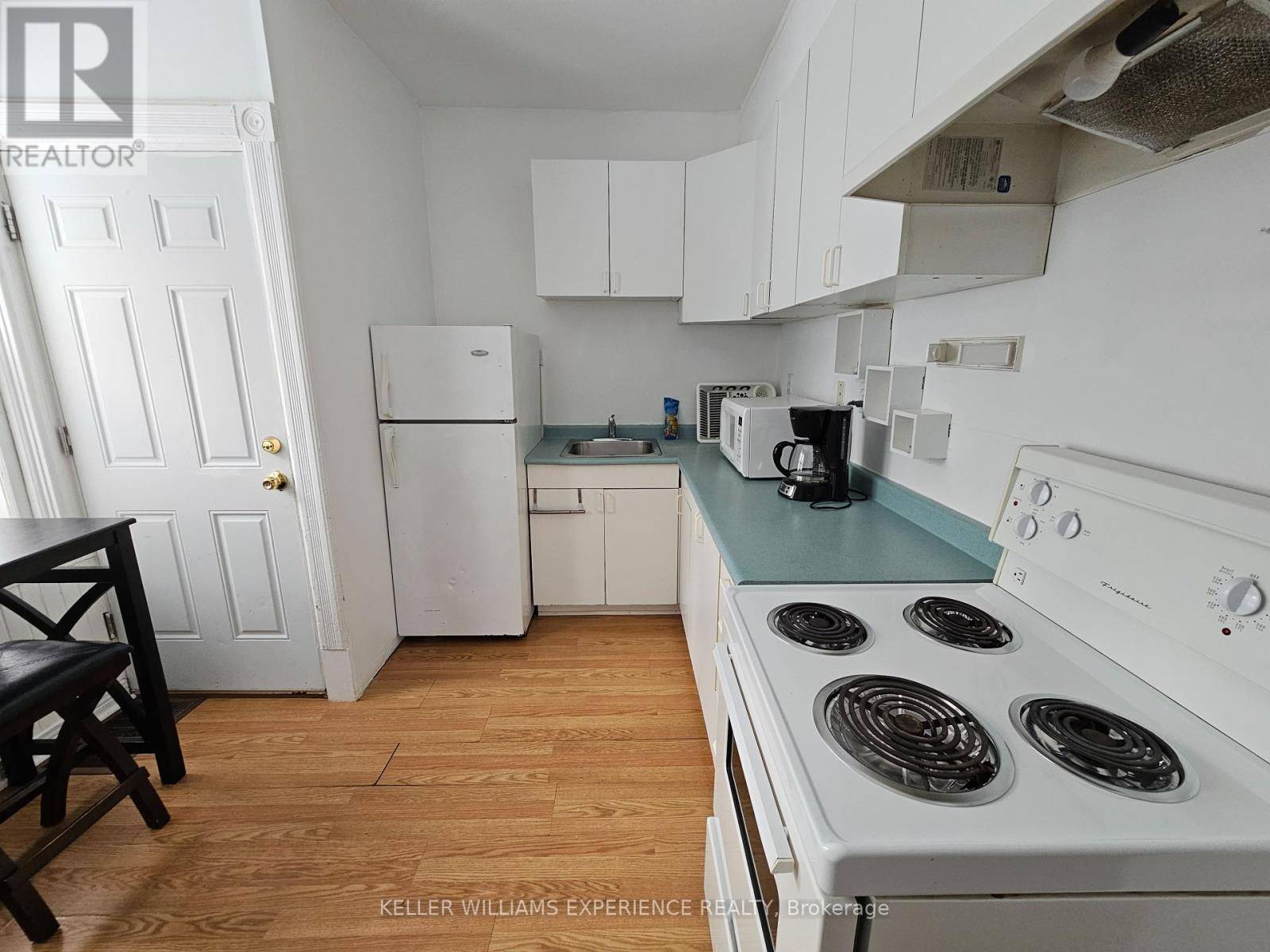 Barrie (city Centre), ON L4M3K9,29 Peel ST #2