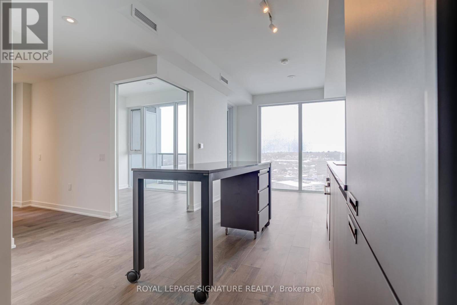 Barrie (city Centre), ON L4N1S9,39 Mary St ST #1205