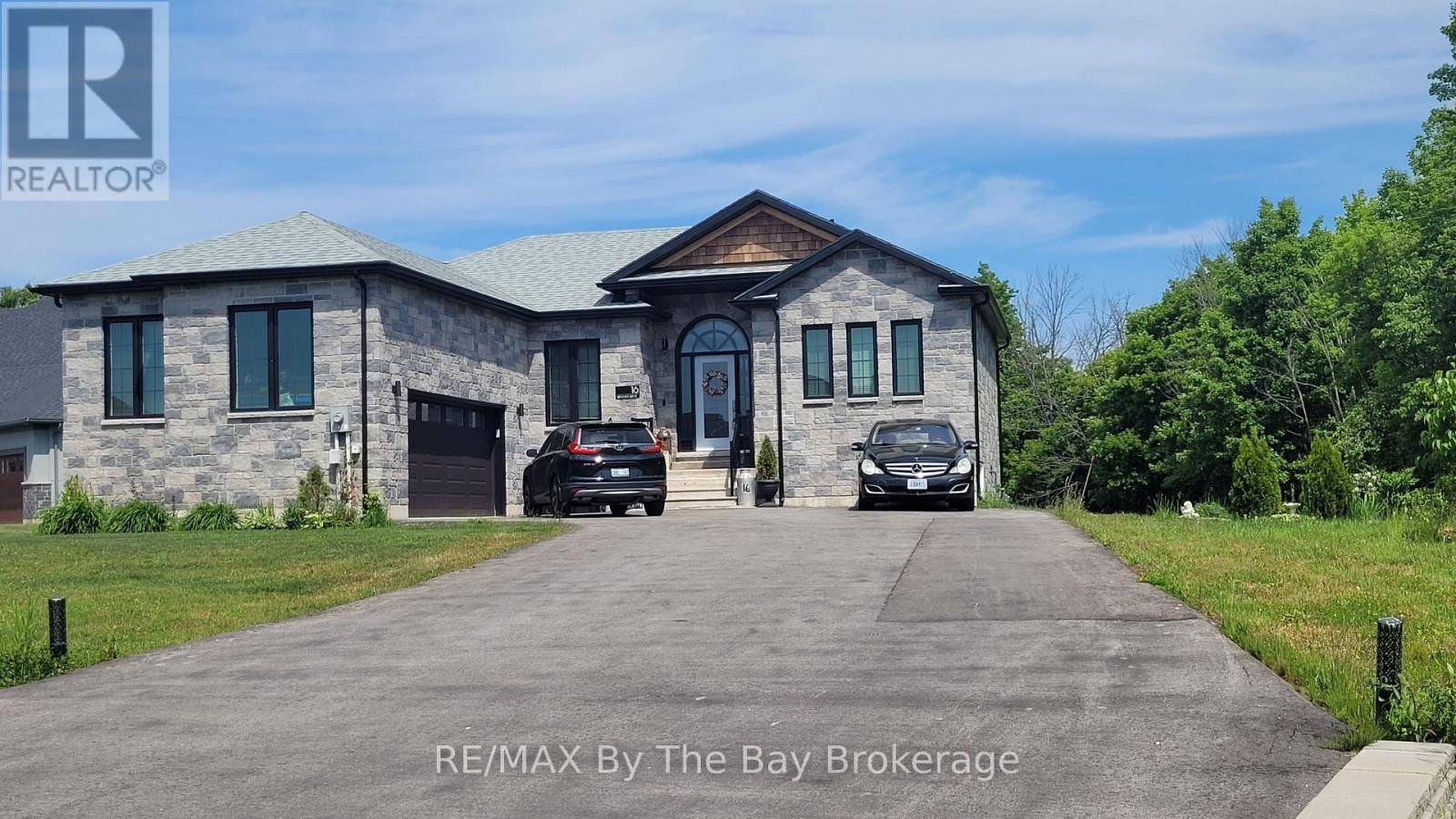 Wasaga Beach, ON L9Z0A9,16 WALNUT DRIVE