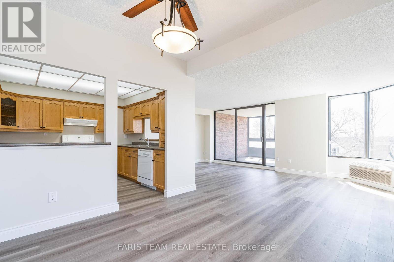 Barrie (north Shore), ON L4M5L6,181 Collier ST #106