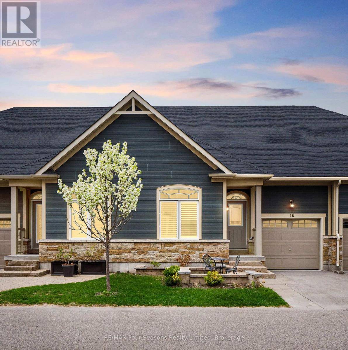 Collingwood, ON L9Y5B4,16 KARI CRESCENT