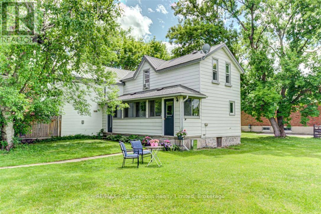Collingwood, ON L9Y1G9,393 SECOND STREET