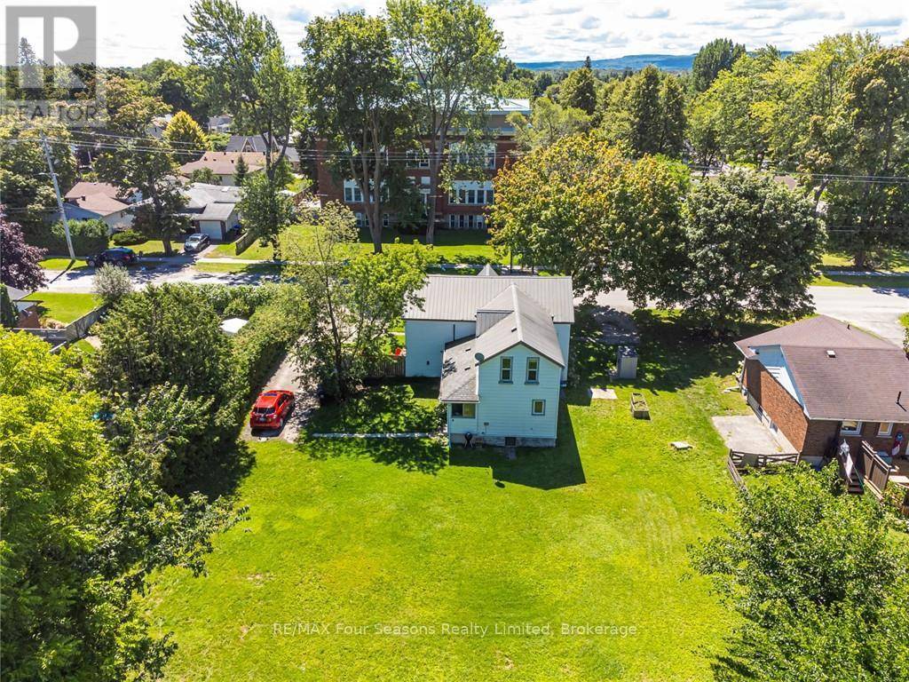 Collingwood, ON L9Y1G9,393 SECOND STREET