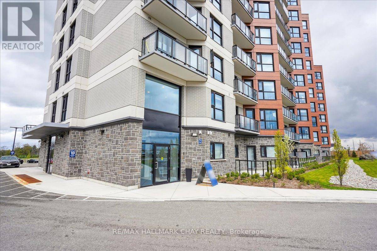 Barrie (west Bayfield), ON L4N0J8,30 Hanmer ST West #909