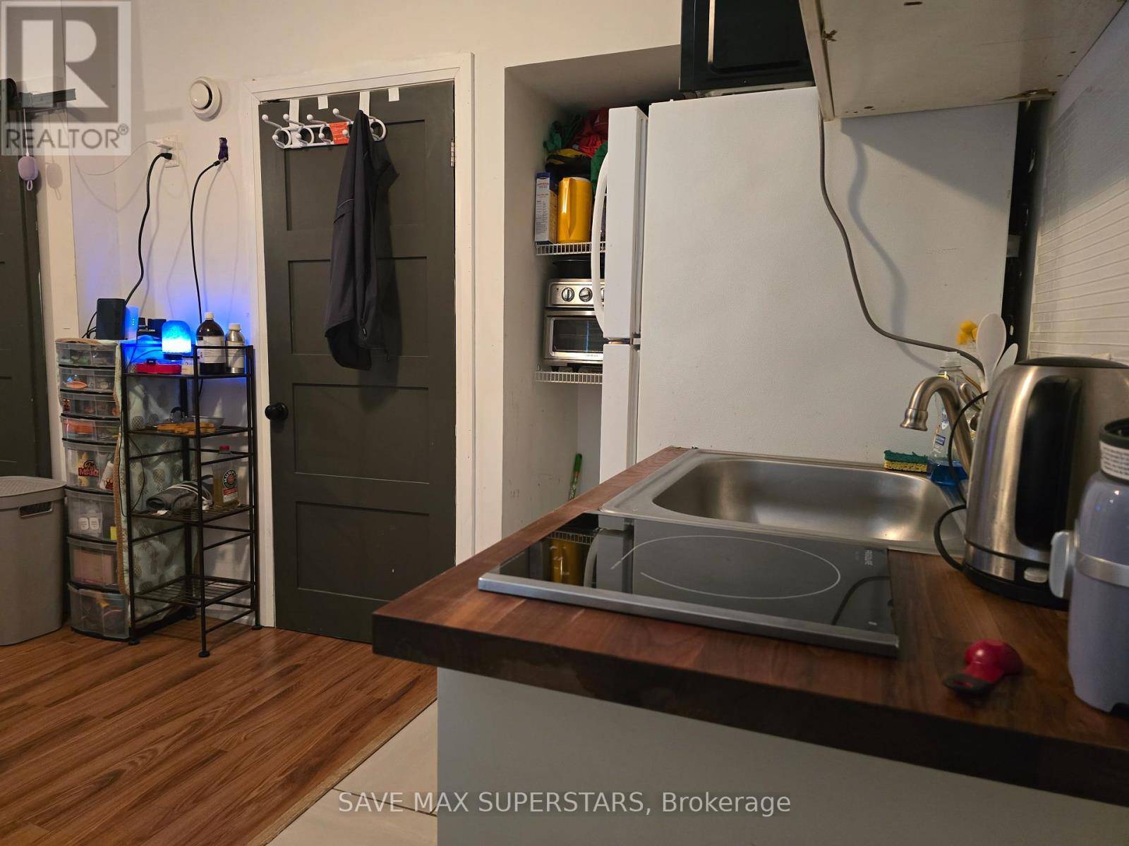 Barrie (ardagh), ON L4N3V2,222 Phillips ST #lower