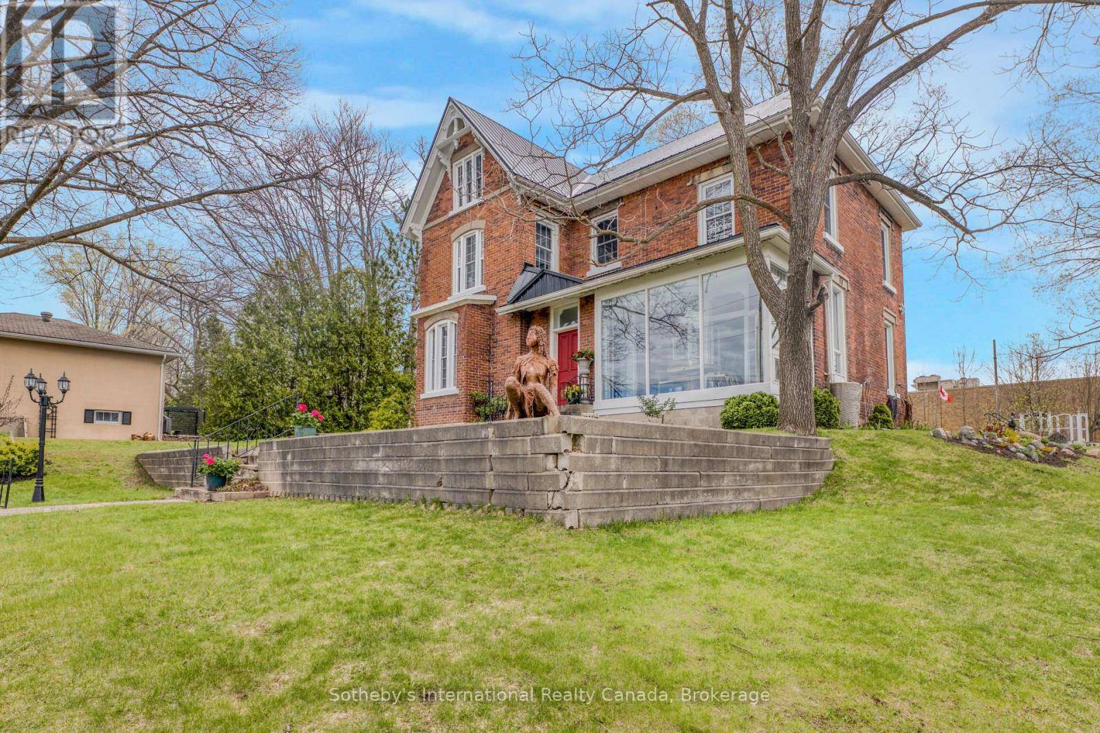 Penetanguishene, ON L9M1K7,26 ROBERT STREET E