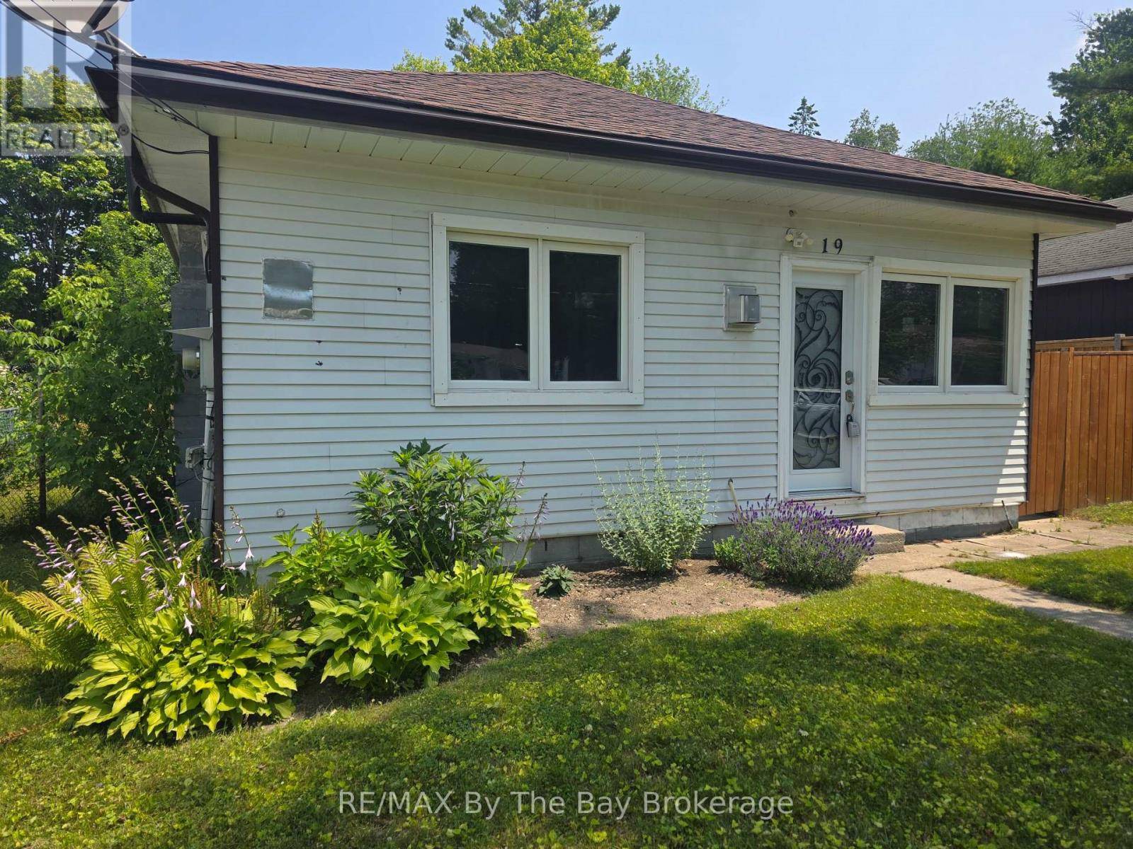 Wasaga Beach, ON L9Z1V8,19 59TH STREET S