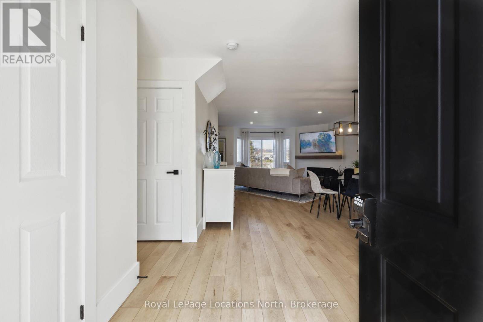 Collingwood, ON L9Y4S6,15 Watts CRES #16