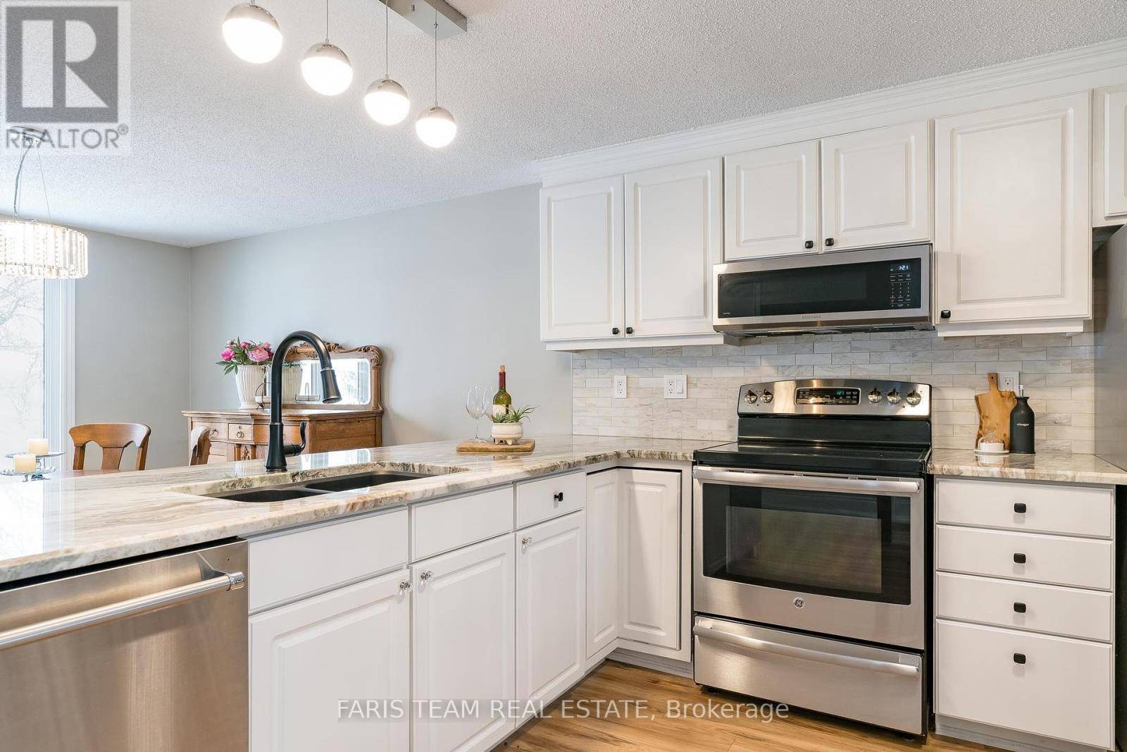 Barrie (allandale Heights), ON L4N5M2,49 RIDGEWAY AVENUE