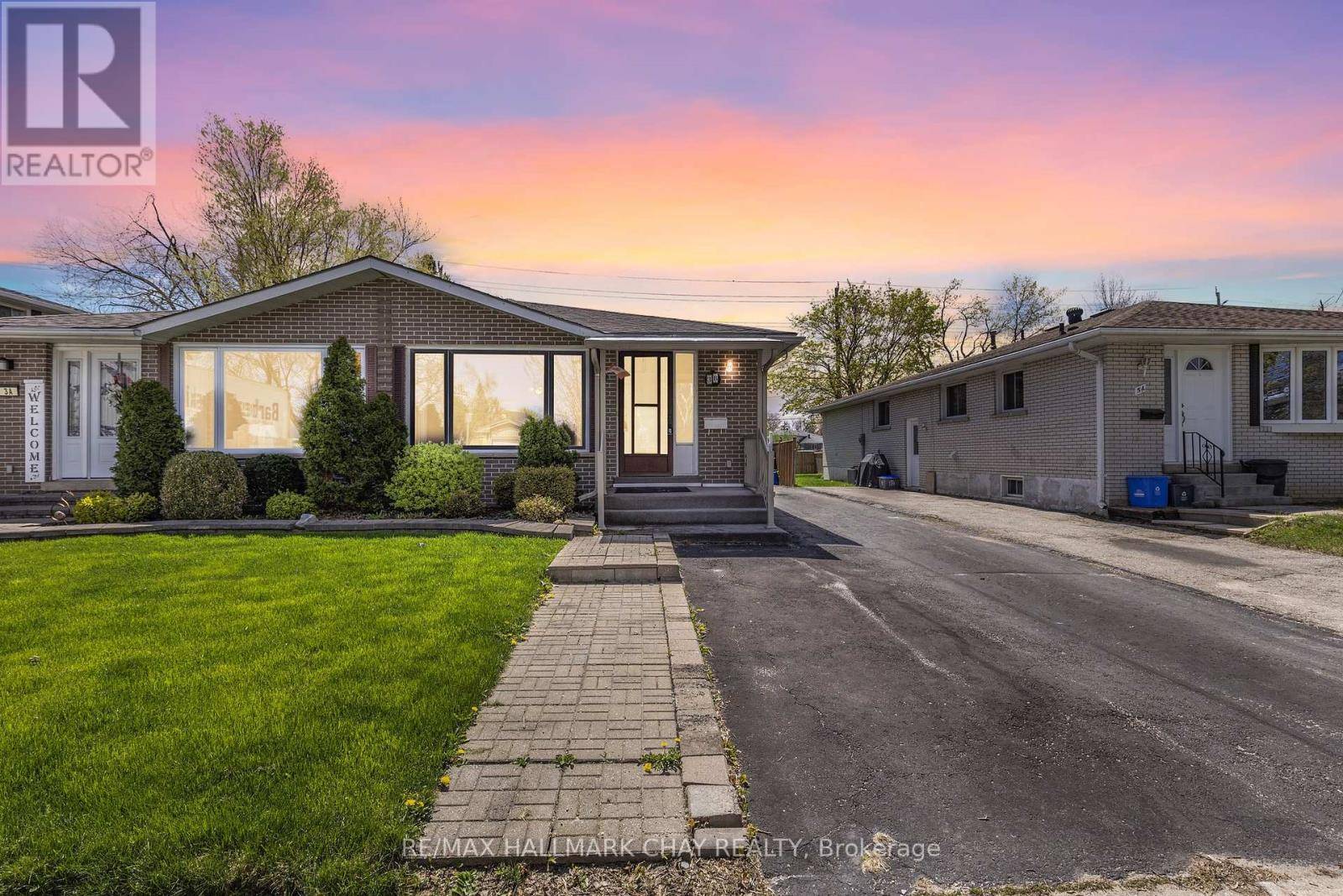 Barrie (grove East), ON L4M2W4,3 College CRES #B