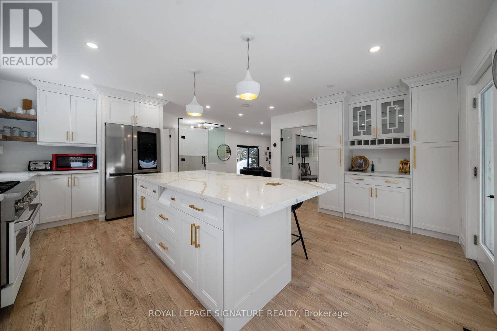 Springwater, ON L0L1X0,20 HILLVIEW CRESCENT