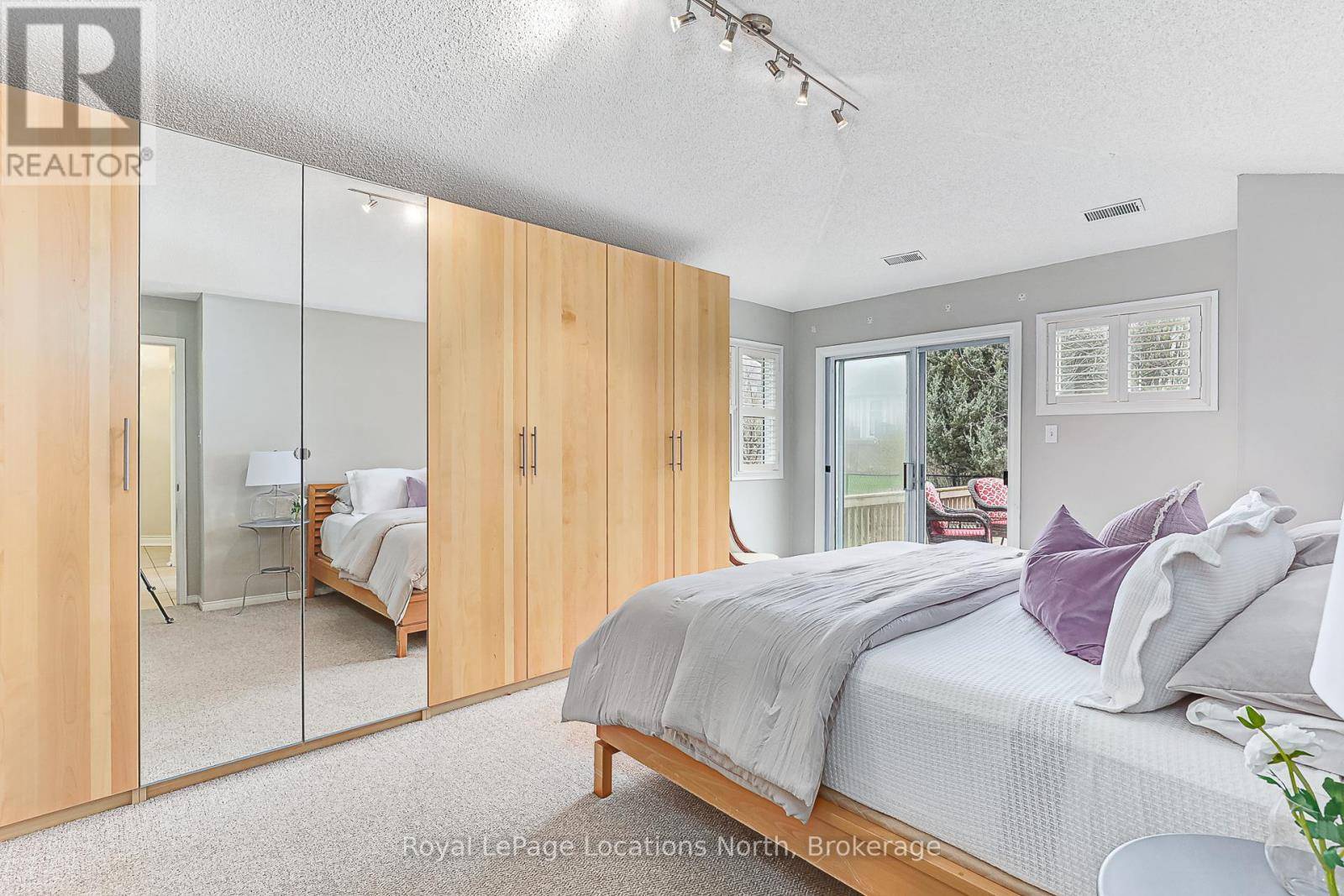 Collingwood, ON L9Y5B9,323 BALSAM STREET