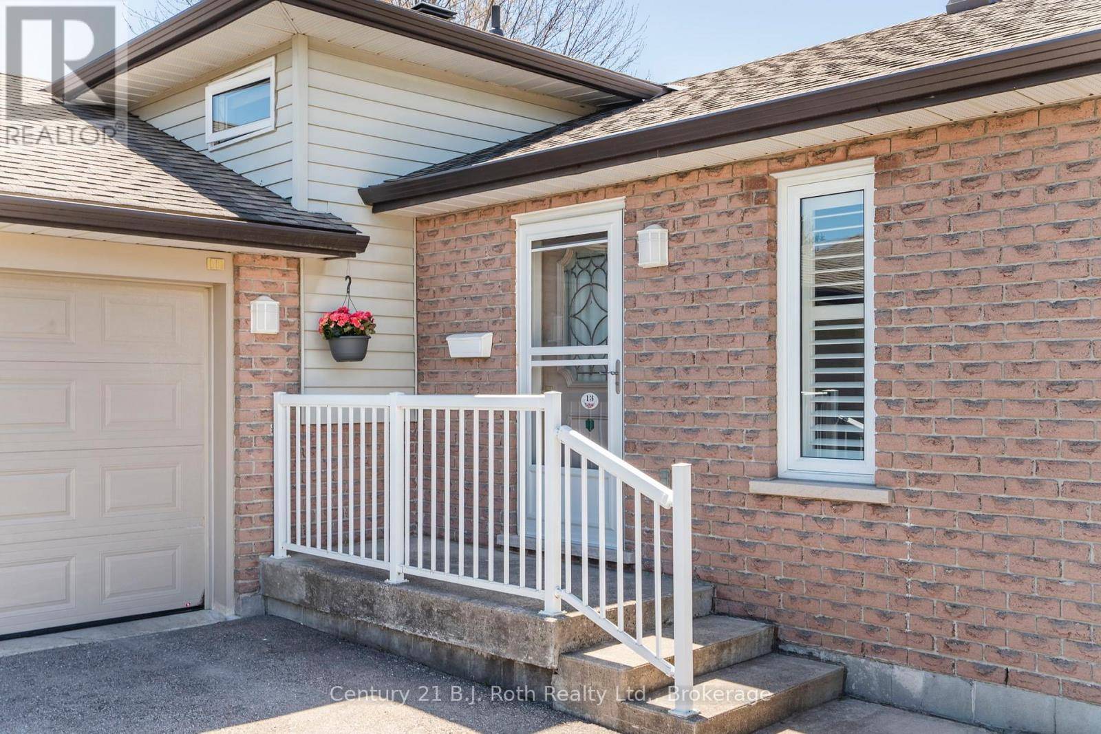 Springwater (elmvale), ON L0L1P0,13 ARCHER CRESCENT