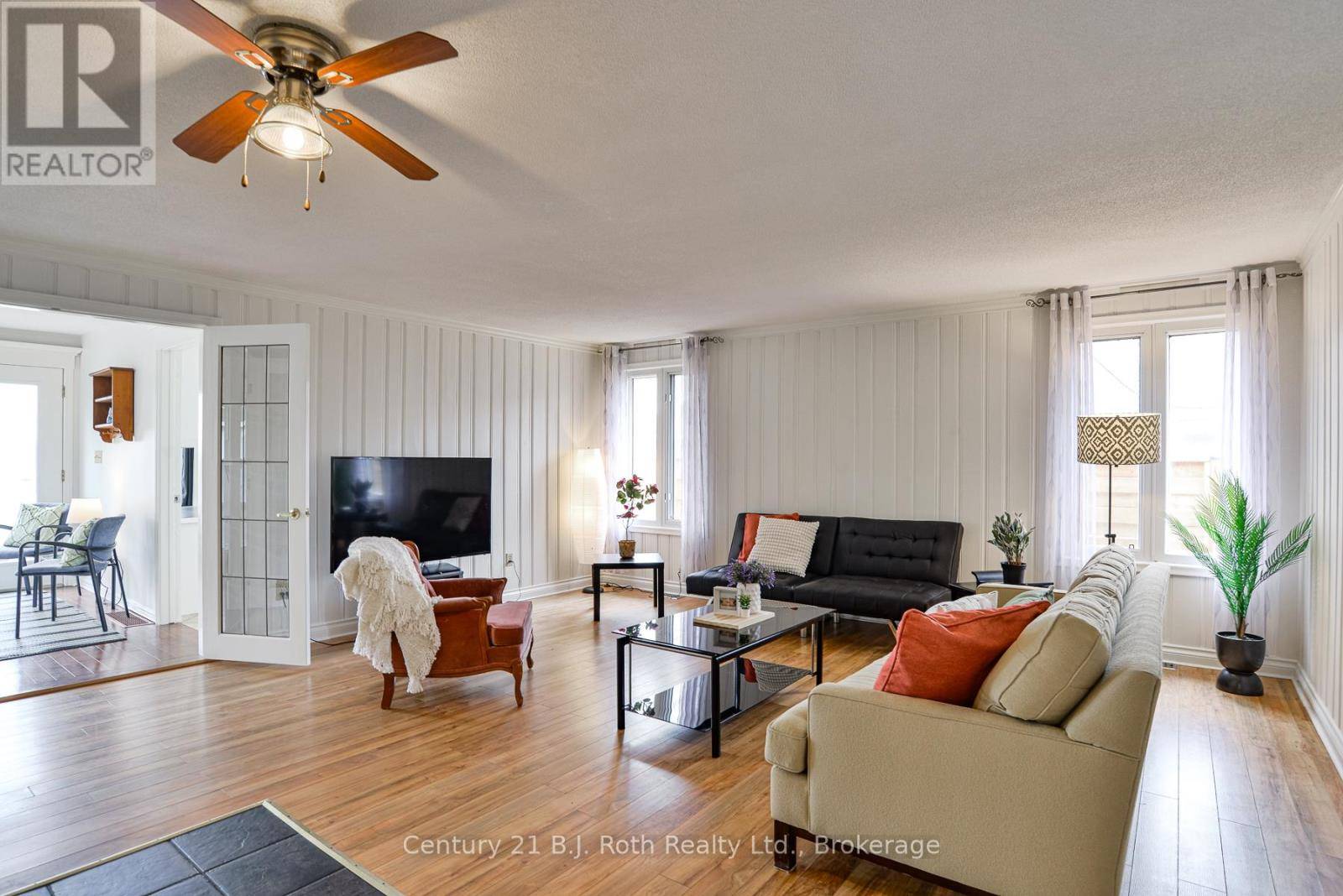 Orillia, ON L3V0J5,231 VICTORIA CRESCENT