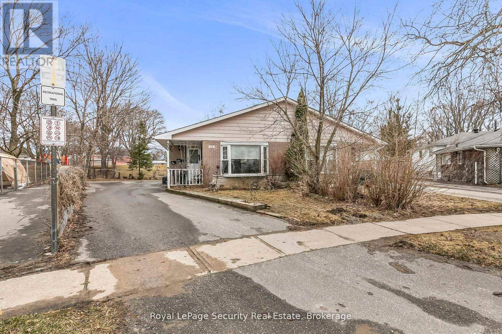 Barrie (grove East), ON L4M2S8,22 BURBANK PLACE