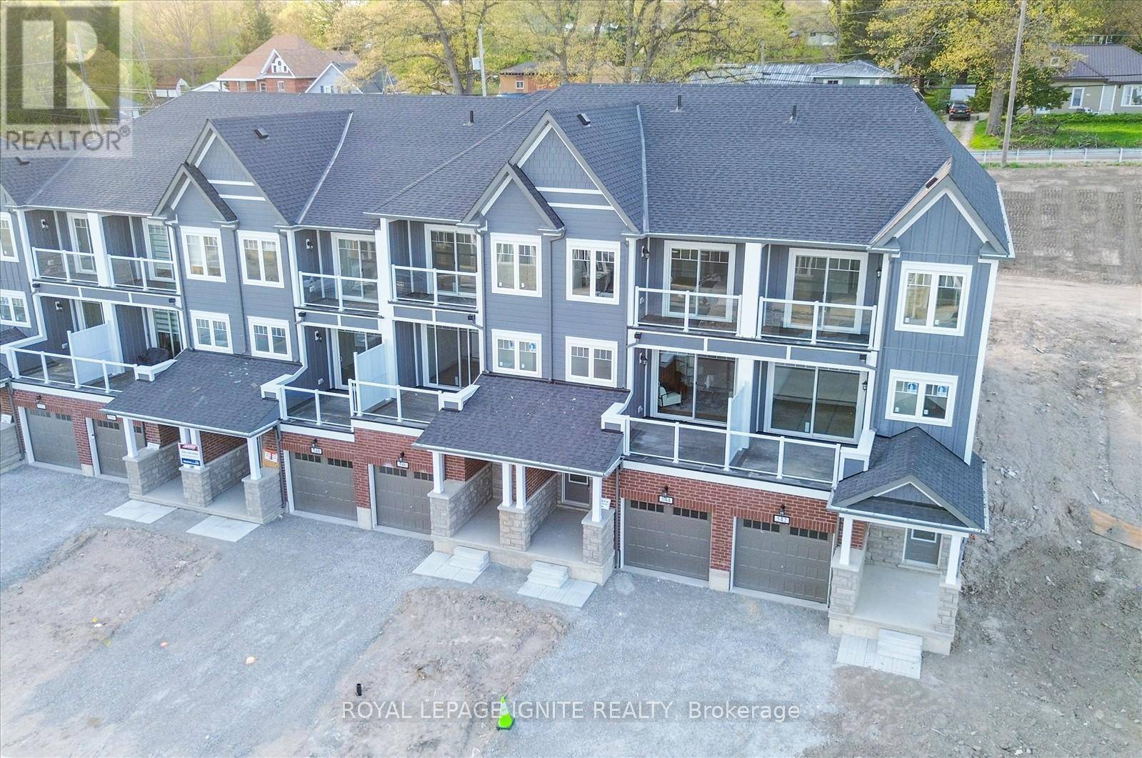 Midland, ON L4R0J2,544 HUDSON CRESCENT