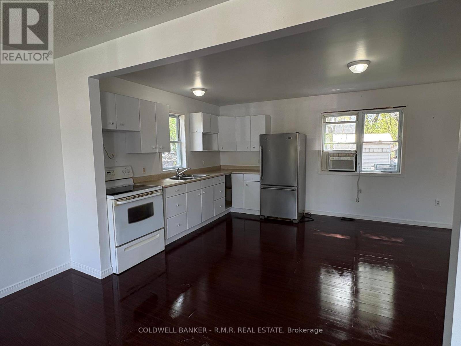 Orillia, ON L3V5Y4,33 DOUGLAS STREET