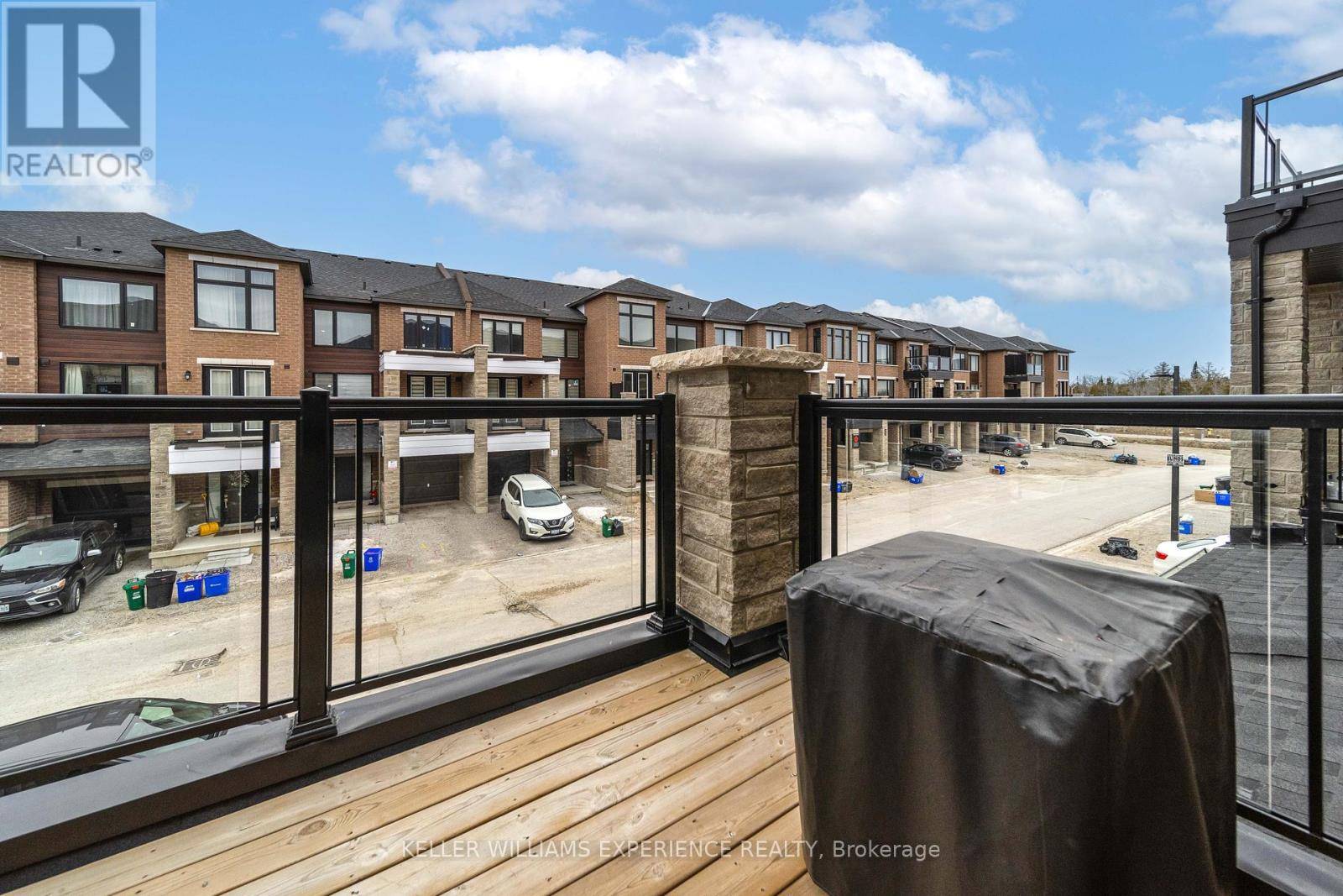 Barrie (innis-shore), ON L9J0N4,18 RED MAPLE LANE