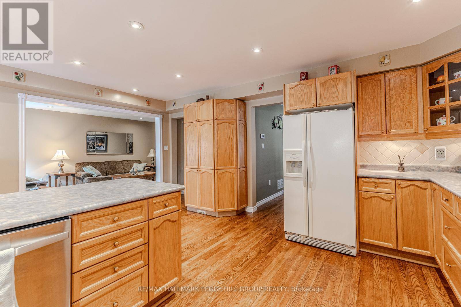 Barrie (ardagh), ON L4N0B1,64 SUMMERSET DRIVE