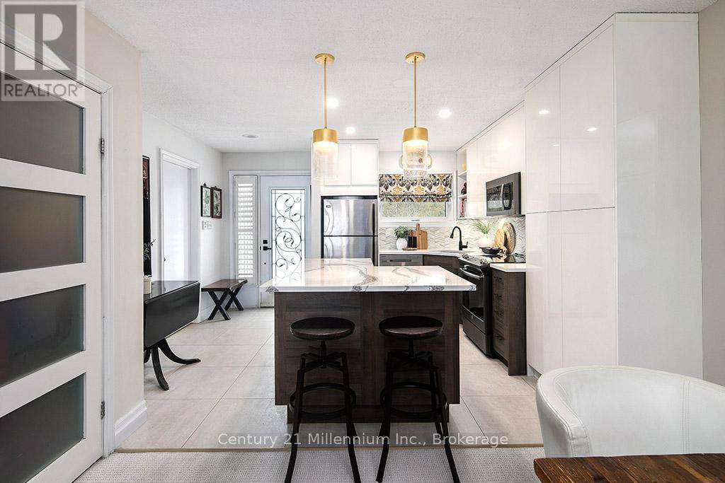 Collingwood, ON L9Y5B4,493 OXBOW CRESCENT