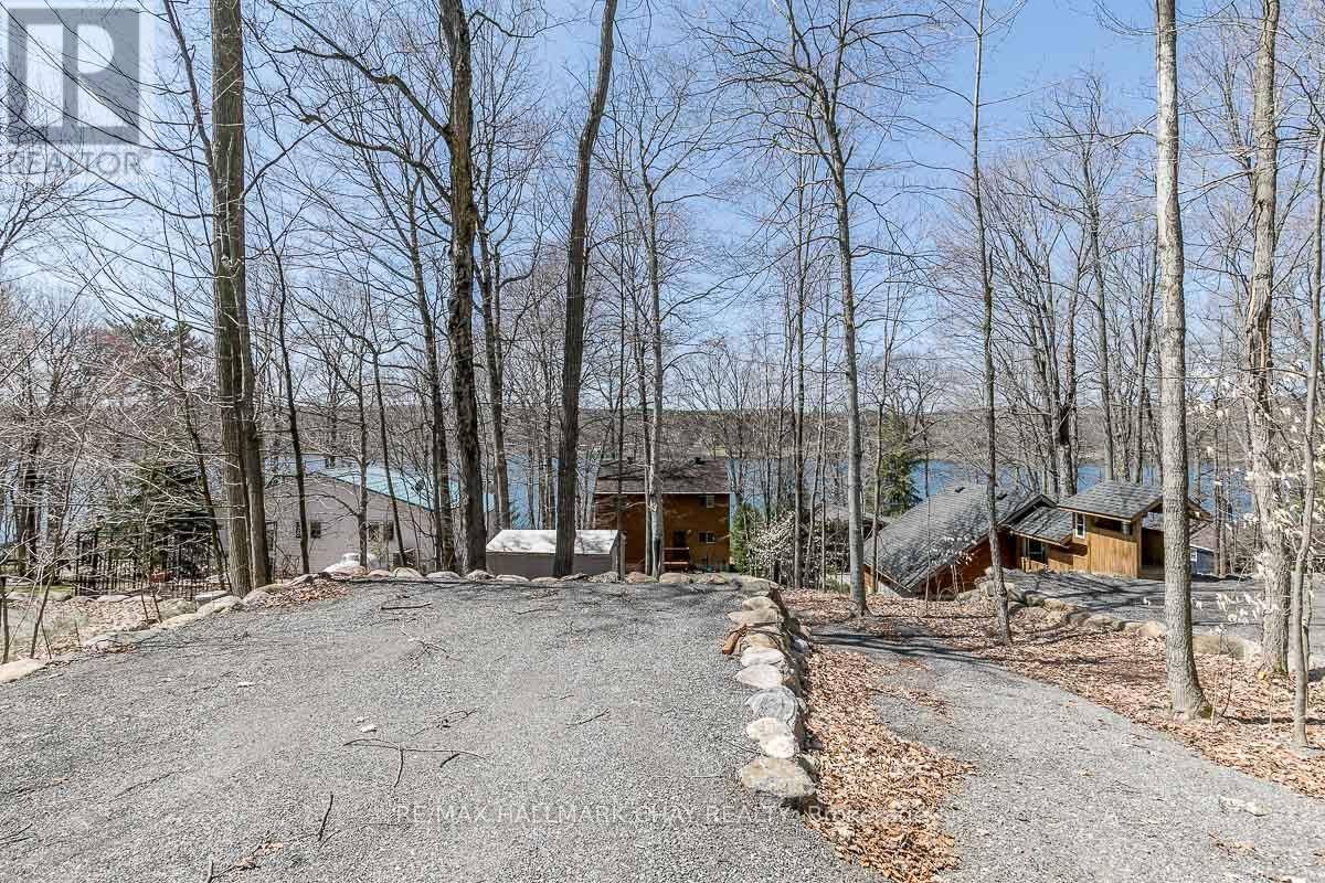 Tiny, ON L9M0B5,176 FARLAIN LAKE ROAD E