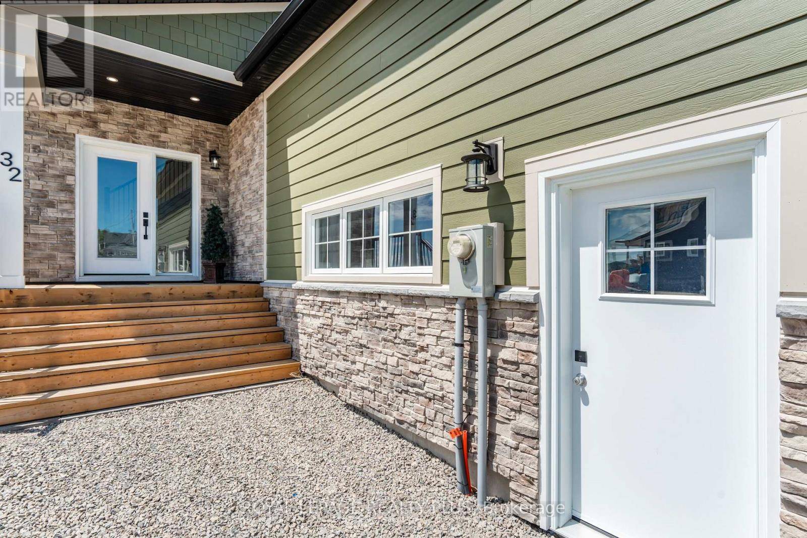 Penetanguishene, ON L9M0W6,32 NAVIGATOR ROAD