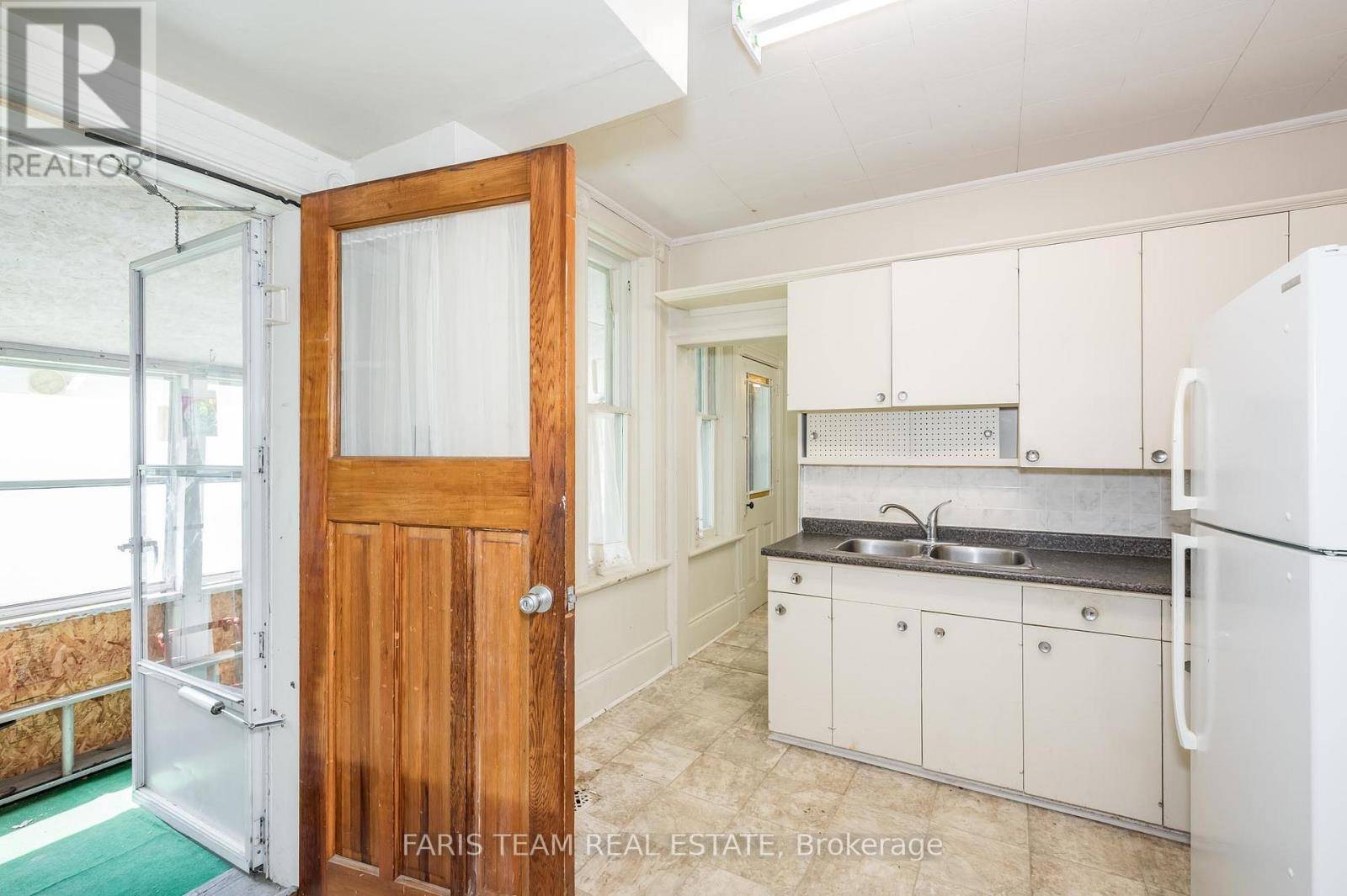 Orillia, ON L3V2B5,9 BORLAND STREET E