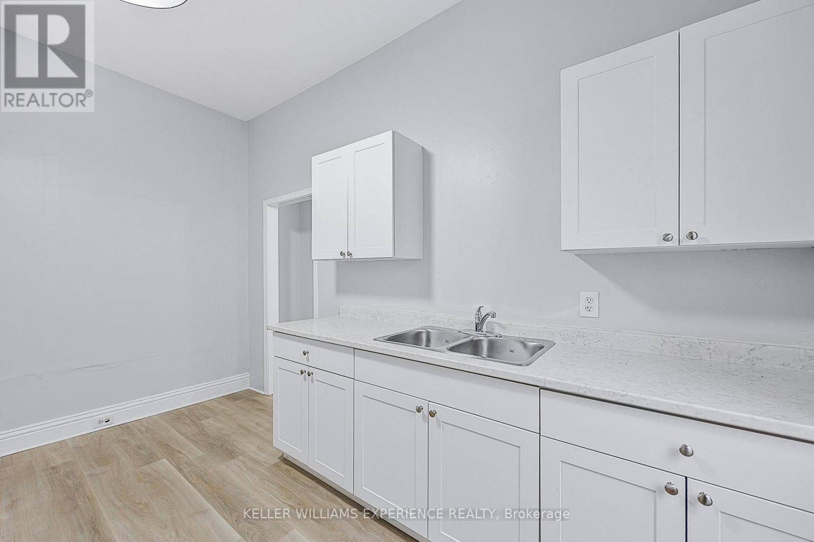Orillia, ON L3V4W5,66 MATCHEDASH STREET S