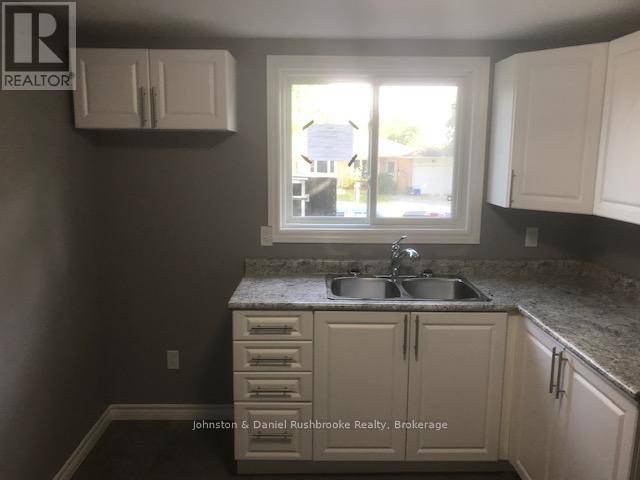 Barrie (wellington), ON L4M2N7,28 GROVE STREET E