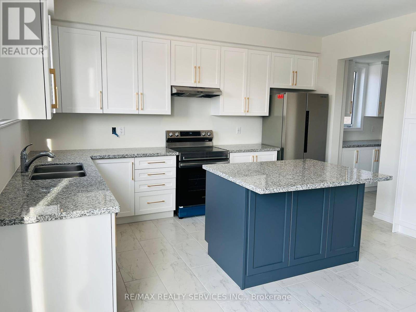 Wasaga Beach, ON L9Z0N7,13 DEL RAY CRESCENT