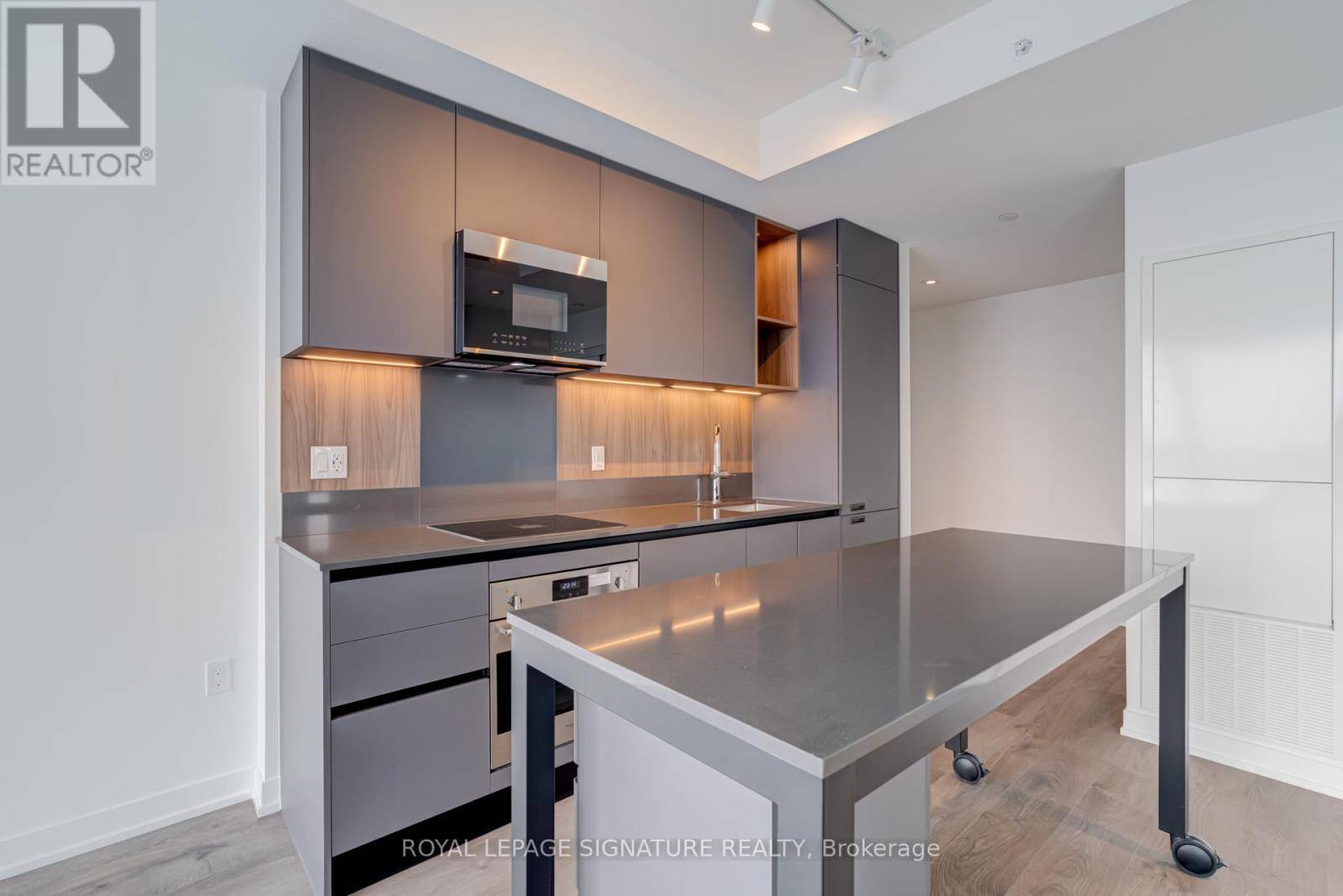 Barrie (city Centre), ON L4N1S9,39 Mary St ST #1705