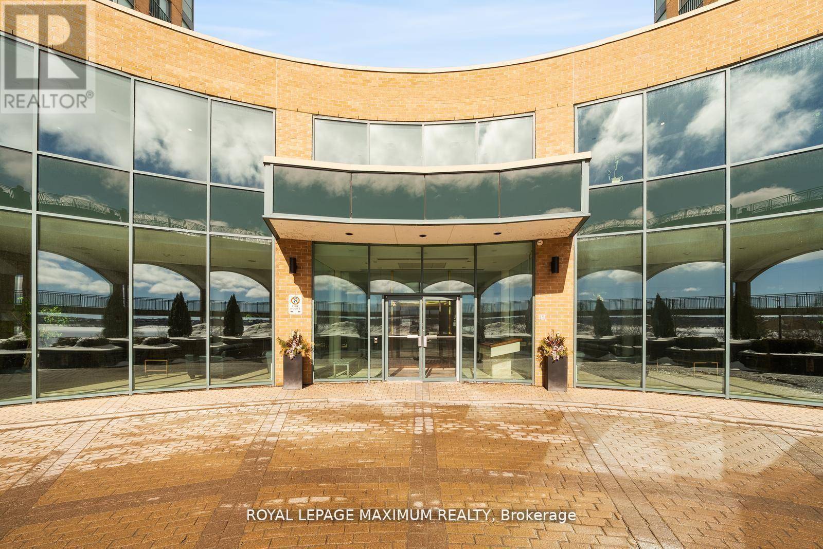 Barrie (city Centre), ON L4M6H1,150 Dunlop ST East #601