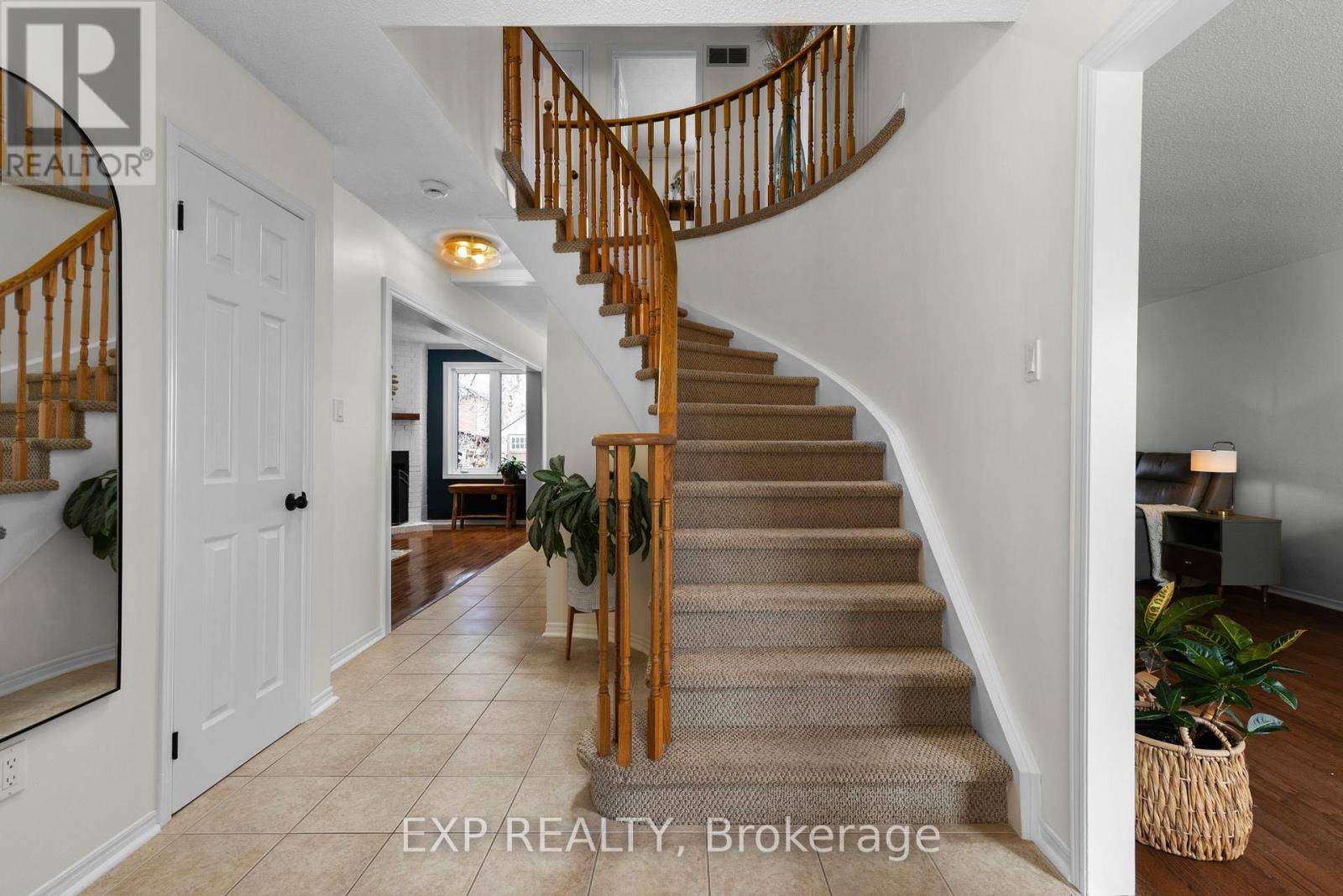 Barrie (grove East), ON L4M5W9,255 HICKLING TRAIL