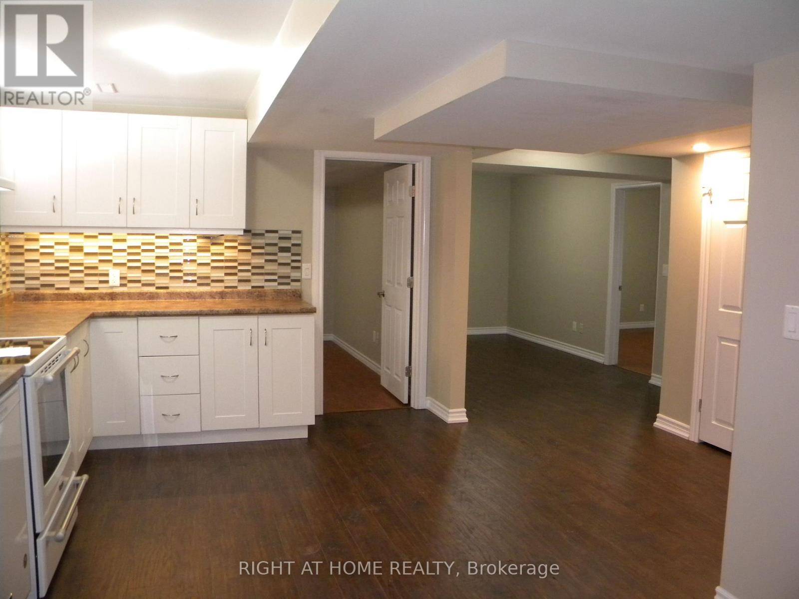 Barrie (innis-shore), ON L4M0A4,42 Westminster CIR #B